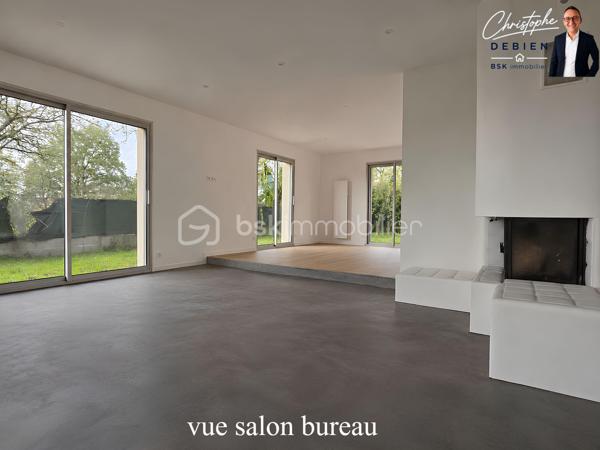REZÉ – QUARTIER RECHERCHÉ DE LA BLORDIÈRE

Et si votre future maison réunissait enfin espace, lumière, nature et confort familial ?

Christophe Debien – BSK Immobilier vous invite à découvrir ce superbe pavillon familial de 1998, partiellement rénové en 2025, niché dans un environnement calme et arboré, à seulement quelques minutes des commodités de Rezé.

Dès l’entrée, le charme opère : volumes généreux, luminosité omniprésente et circulation fluide créent immédiatement une atmosphère chaleureuse et accueillante.

Pensée pour le confort de toute la famille, cette maison propose :

✔ Une vaste salle à manger baignée de lumière
✔ Un salon cosy avec cheminée à foyer fermé
✔ Un bureau idéal pour le télétravail
✔ Deux chambres confortables
✔ Une salle de bains
✔ Des toilettes séparées
✔ Deux véritables suites parentales avec salles d’eau privatives et toilettes
✔ Un local piscine à terminer

À l’extérieur, le terrain arboré de 1 953 m² offre un véritable havre de paix où imaginer vos moments en famille, vos projets d’aménagement ou simplement profiter du calme environnant.

Cette propriété rare allie parfaitement intimité, potentiel et qualité de vie dans un secteur particulièrement apprécié de Rezé.

Cliquez sur le lien pour découvrir toutes les photos et laissez-vous séduire par ce bien aux multiples possibilités.

📞 Pour plus d’informations ou organiser une visite, contactez-moi dès maintenant.
Je serai ravi de vous accompagner dans votre projet immobilier.

Christophe Debien – BSK Immobilier

Conformément aux dispositions de la loi ELAN, tout candidat acquéreur est informé de son droit de se faire accompagner, lors de la visite, par un professionnel du bâtiment de son choix.
Il est demandé de signaler préalablement la présence de cet intervenant afin de permettre l’organisation de la visite dans des conditions adaptées.