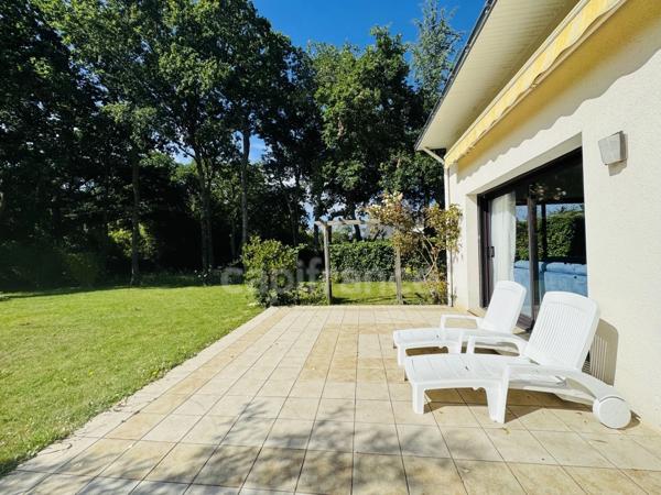 MESQUER- A 100 M DE LA MER ET ACCES À PIED AUX COMMERCES - 8 CHAMBRES - 200 m2 HABITABLES - PISCINE - JARDIN SANS VIS À VIS - GARAGE