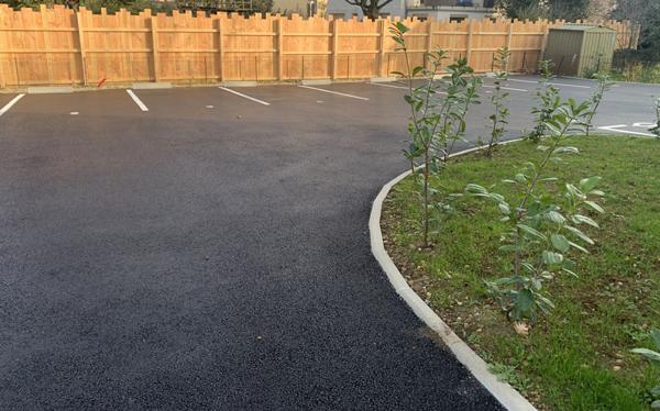 Bourg-en-bresse, proche centre ville et gare place de parking