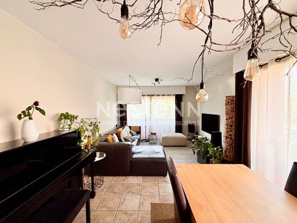 LES PENNES MIRABEAU - EXCLUSIVITÉ - Appartement spacieux de 99m2 - 5 pièces avec un balcon et une cave en sous sol