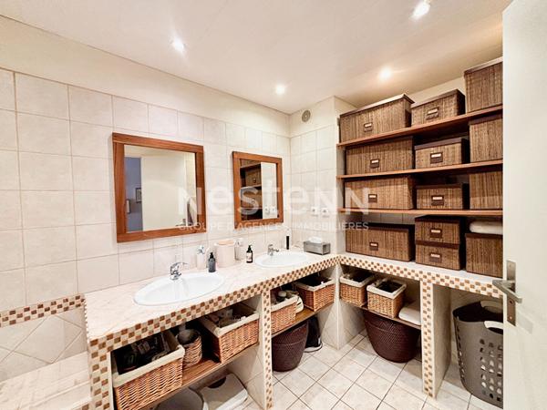 LES PENNES MIRABEAU - EXCLUSIVITÉ - Appartement spacieux de 99m2 - 5 pièces avec un balcon et une cave en sous sol