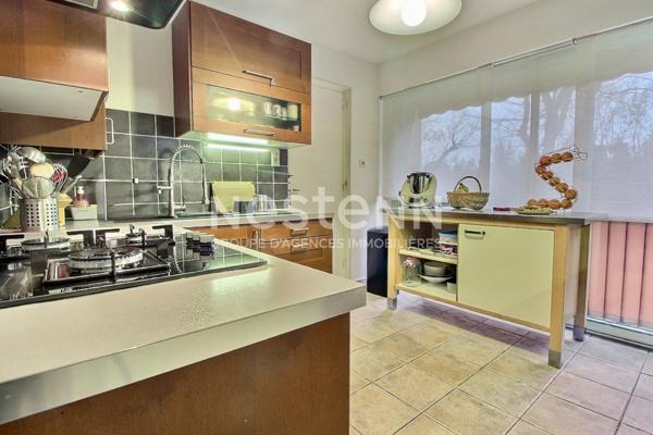 LES PENNES MIRABEAU - EXCLUSIVITÉ - Appartement spacieux de 99m2 - 5 pièces avec un balcon et une cave en sous sol