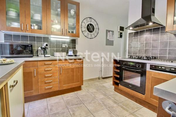 LES PENNES MIRABEAU - EXCLUSIVITÉ - Appartement spacieux de 99m2 - 5 pièces avec un balcon et une cave en sous sol