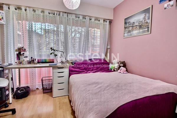 LES PENNES MIRABEAU - EXCLUSIVITÉ - Appartement spacieux de 99m2 - 5 pièces avec un balcon et une cave en sous sol