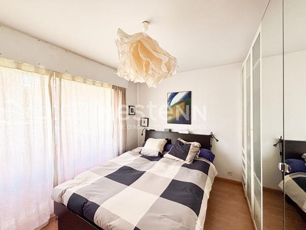 LES PENNES MIRABEAU - EXCLUSIVITÉ - Appartement spacieux de 99m2 - 5 pièces avec un balcon et une cave en sous sol