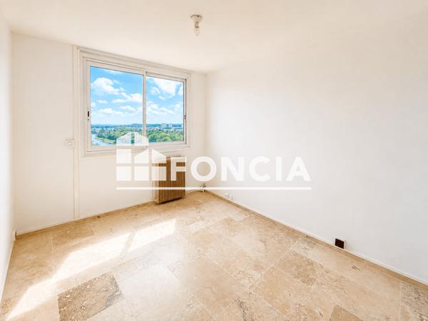 Location Appartement 4 pièces 70 m² - Tours 37000