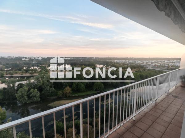 Location Appartement 4 pièces 70 m² - Tours 37000