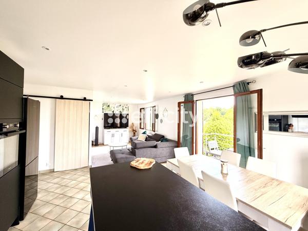Maison
         4 pièces
        - 90 m² 278 000 € *
