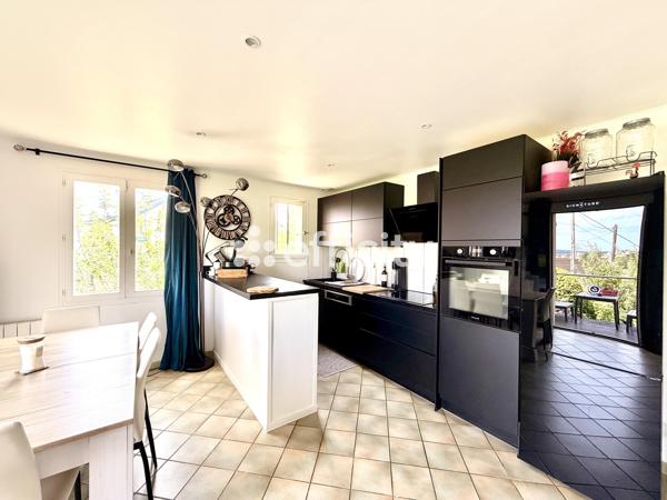 Maison
         4 pièces
        - 90 m² 278 000 € *