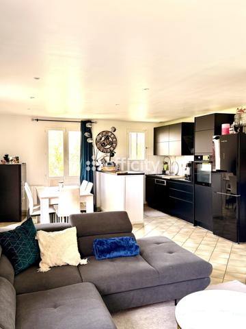 Maison
         4 pièces
        - 90 m² 278 000 € *