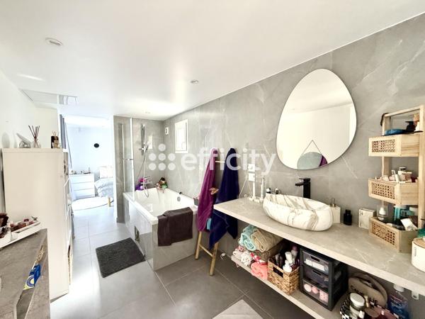 Maison
         4 pièces
        - 90 m² 278 000 € *