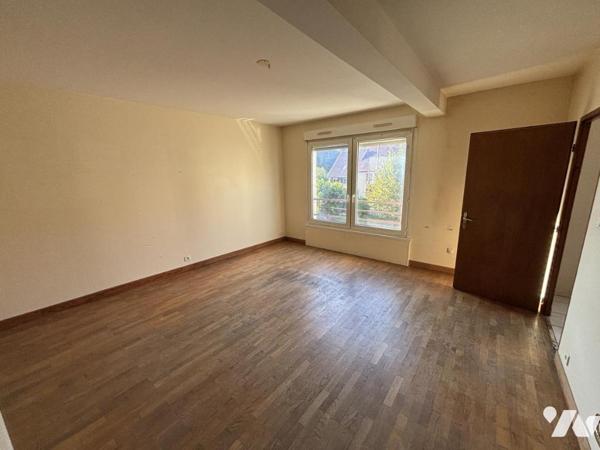 Immeuble de rapport comprenant 2 logements (T3 d'env 85 m² - T6 duplex d'env 150 m²) - secteur calme