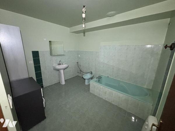 Immeuble de rapport comprenant 2 logements (T3 d'env 85 m² - T6 duplex d'env 150 m²) - secteur calme