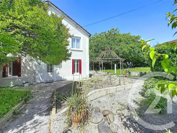 Appartement F4 à vendre  4 pièces - 102,20 m 2   ANGOULEME  - 16