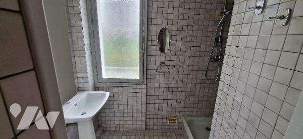 appartement au 1er étage avec balcon