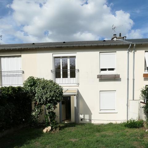 Maison 3 chambres avec jardin et garage dans un lotissement calme