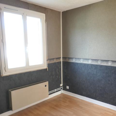 Maison 3 chambres avec jardin et garage dans un lotissement calme