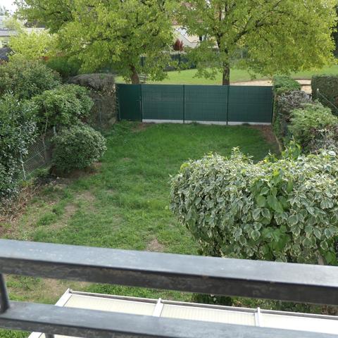 Maison 3 chambres avec jardin et garage dans un lotissement calme
