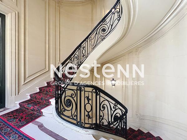 Exclusivité - Paris 8ème - Parc Monceau - Immeuble de grand standing - Appartement 5 pièces d'environ 250 m2 - Cave - Parking en sus