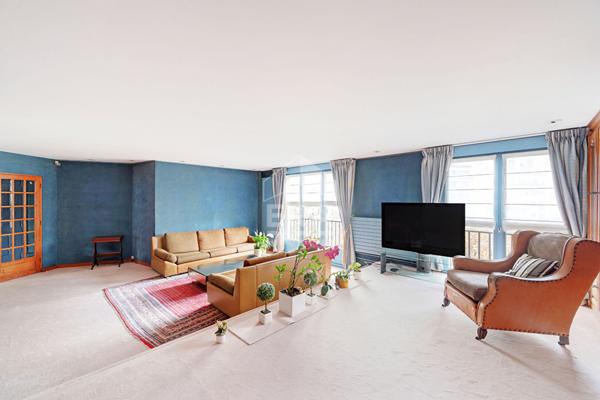 PROCHE NATION  RARE  AU  DERNIER ETAGE  163 M2 5 PIèces avec balcon
