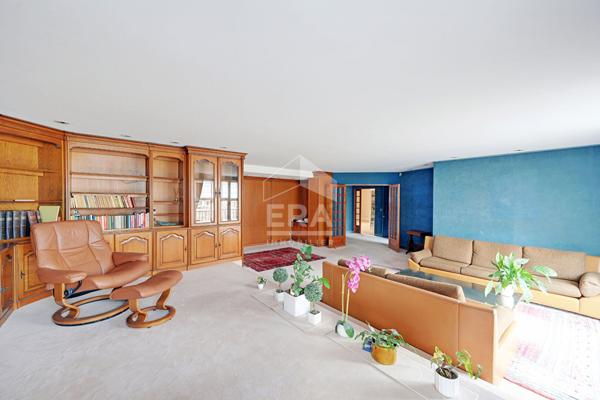 PROCHE NATION  RARE  AU  DERNIER ETAGE  163 M2 5 PIèces avec balcon