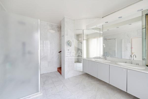 PROCHE NATION  RARE  AU  DERNIER ETAGE  163 M2 5 PIèces avec balcon