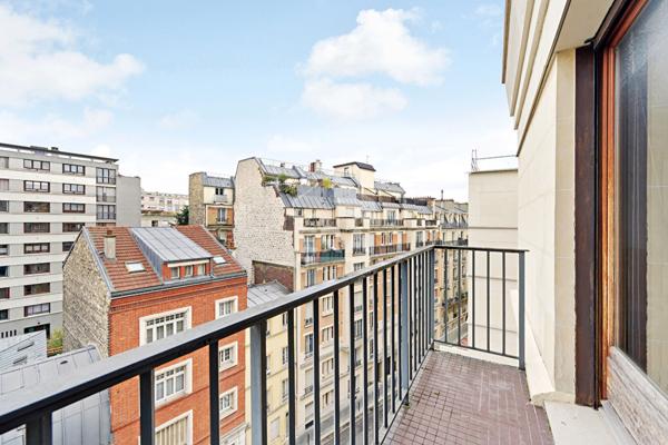 PROCHE NATION  RARE  AU  DERNIER ETAGE  163 M2 5 PIèces avec balcon