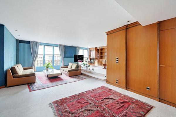 PROCHE NATION  RARE  AU  DERNIER ETAGE  163 M2 5 PIèces avec balcon