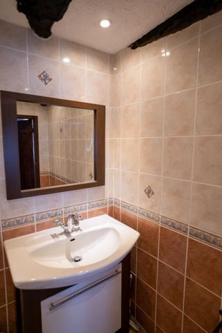 Charmant manoir du XVIIIe siècle et longère sur 1,6 hectare parfait pour une activité de gîtes