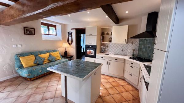 Charmant manoir du XVIIIe siècle et longère sur 1,6 hectare parfait pour une activité de gîtes