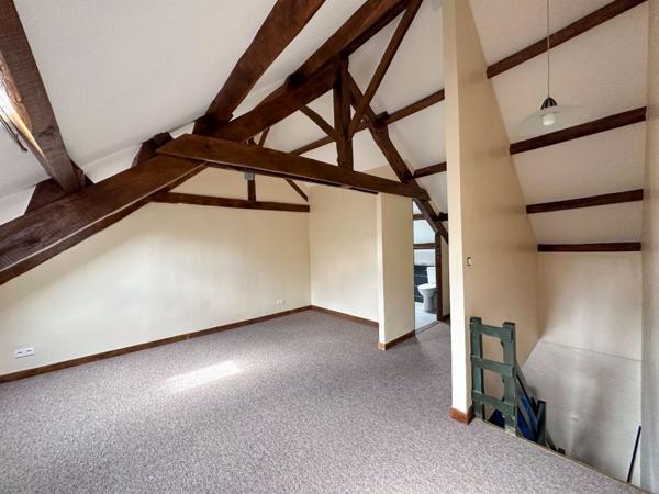 Charmant manoir du XVIIIe siècle et longère sur 1,6 hectare parfait pour une activité de gîtes