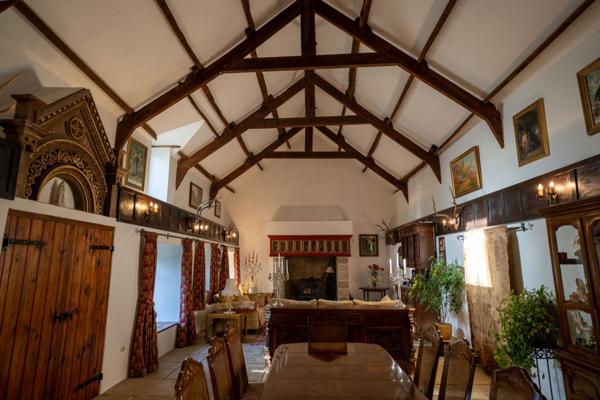 Charmant manoir du XVIIIe siècle et longère sur 1,6 hectare parfait pour une activité de gîtes