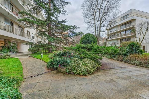 Appartement à vendre à Neuilly-sur-Seine dans les Hauts-de-Seine (92200), ref : 4 PIECES BD J.MERMOZ