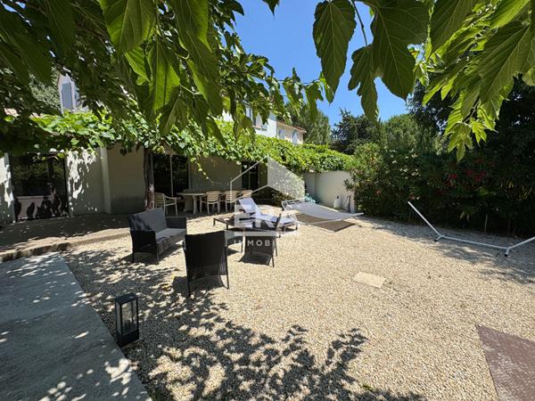 PROPRIÉTÉ FAMILIALE RARE À LA VENTE