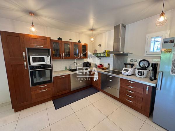 PROPRIÉTÉ FAMILIALE RARE À LA VENTE