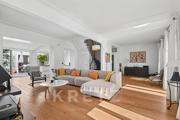 Maison familiale avec cour et patio arborés