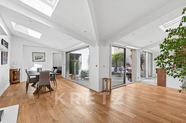 Maison familiale avec cour et patio arborés