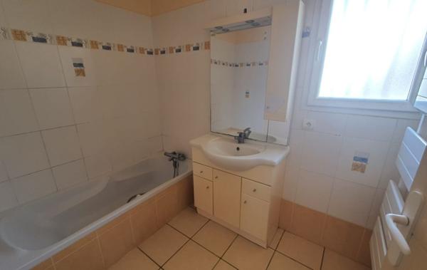 Vente Maison plain pied avec garage et jardin à rafraîchir Moussan   