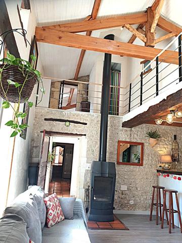 Maison 145 m² pierre à vendre 6 pièces BELLEVIGNE (16) 3/4 Chambres plus piscine,