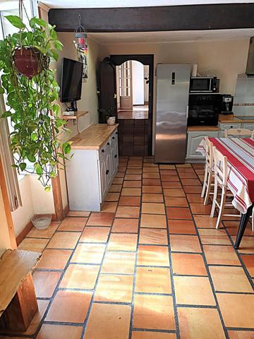 Maison 145 m² pierre à vendre 6 pièces BELLEVIGNE (16) 3/4 Chambres plus piscine,