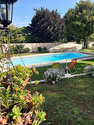Maison 145 m² pierre à vendre 6 pièces BELLEVIGNE (16) 3/4 Chambres plus piscine,
