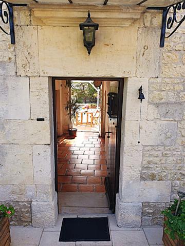 Maison 145 m² pierre à vendre 6 pièces BELLEVIGNE (16) 3/4 Chambres plus piscine,