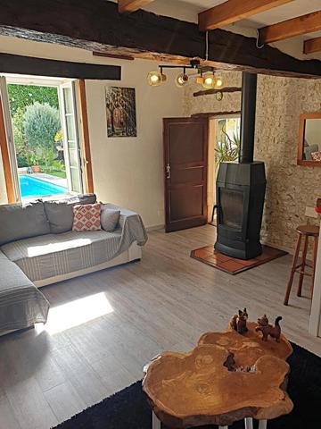 Maison 145 m² pierre à vendre 6 pièces BELLEVIGNE (16) 3/4 Chambres plus piscine,