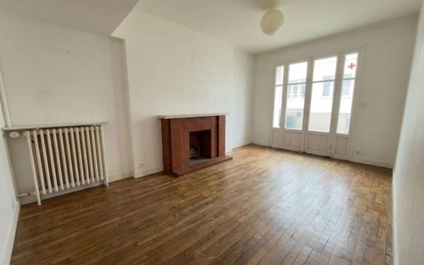 Immeuble à vendre    12 pièces • 224,18 m2 Poitiers