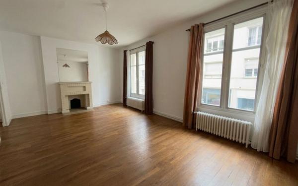 Immeuble à vendre    12 pièces • 224,18 m2 Poitiers