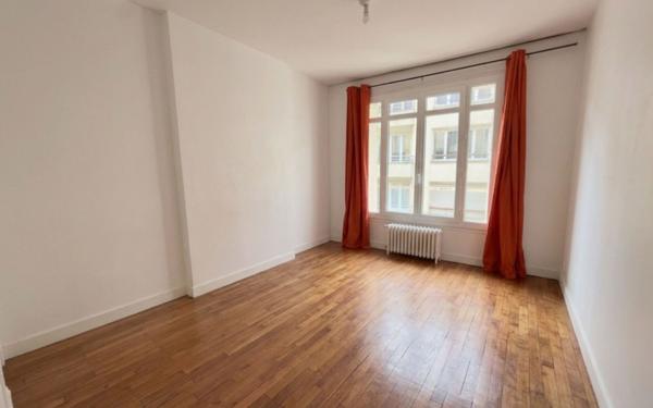 Immeuble à vendre    12 pièces • 224,18 m2 Poitiers