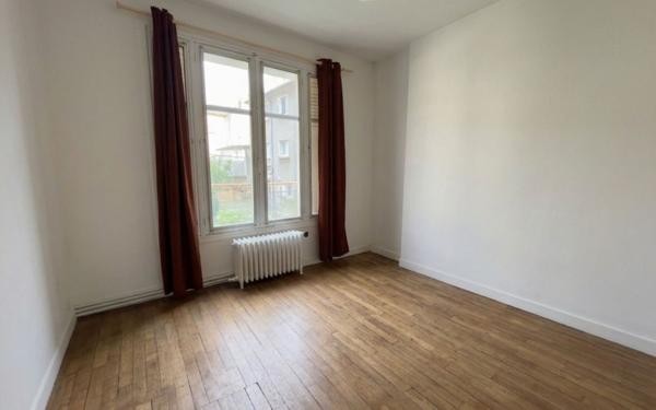 Immeuble à vendre    12 pièces • 224,18 m2 Poitiers