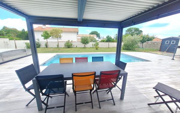 Maison à vendre    4 pièces •  Médis