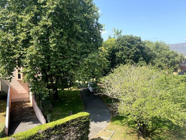 LA BAULE DANS UNE GRANDE COPROPRIETE AVEC PISCINE APPARTEMENT T2