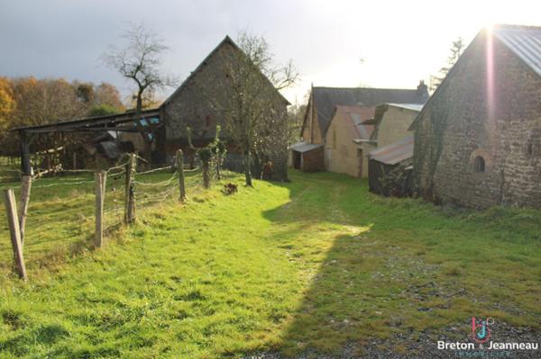 Corps de ferme sur 2 ha 52 à Ernée